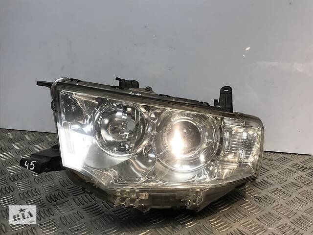 Фара передняя левая Mitsubishi L200 2006-2015 8301A877