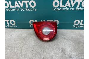 Фонарь задний внутренний правый (крышки багажника) Volkswagen Golf V 2003-2009.