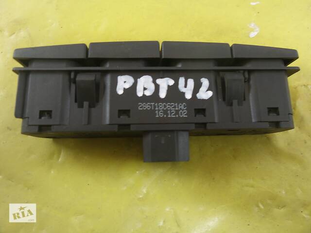 Ford Fiesta Mk6 2002-2008 блок кнопок в торпедо 2S6T18C621AC