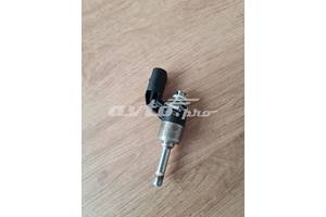 Форсунка паливна Skoda Volkswagen Golf Audi Seat 03C906036M