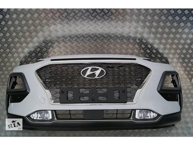 Hyundai Kona бампер передний B5442