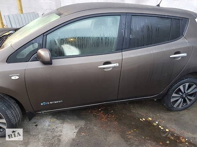 Nissan Leaf Дверь передняя правая левая