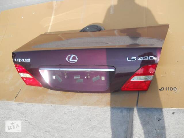 Lexus LS Крышка багажника