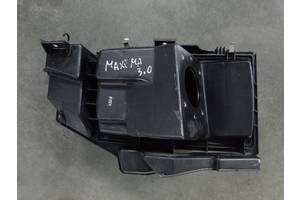 Б/у корпус повітряного фільтра Nissan Maxima QX A33 2.0 3.0 2000-2004р. 165002Y000 / 165002Y001