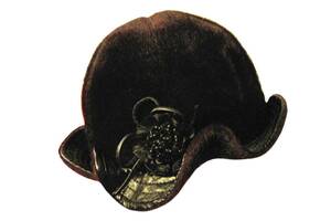 Елегантний жіночий капелюшок з хутра