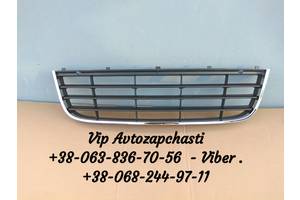 Решітка бампера переднього нижня з хром смужки з нікелем Volkswagen Golf V 5 Variant 2005 - 2009 рік 1K0853677C Combi