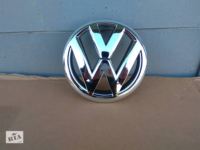 Нова ЕМБЛЕМА в решітку радіатора знак значок емблема значок Volkswagen Golf 6 Plus 2009-2013 рік 5K0853601C 5K0853601F
