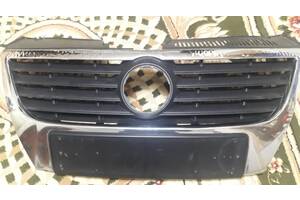Оригінальна решітка радіатора для Volkswagen Passat B6 2009