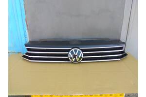 Новая аналог решетка радиатора всборе с емблемою под дистроник Volkswagen Passat B8 2014-2017 год // производство Италия