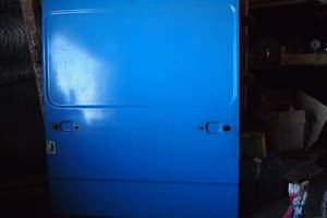 зсувні двері праві на мерседес 207-410 1988-1995рв ціна 8500гр колір синій без замків ручок