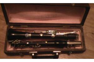 Киiiвський кларнет нiмецько-французськоii системи. 1987року випуску.