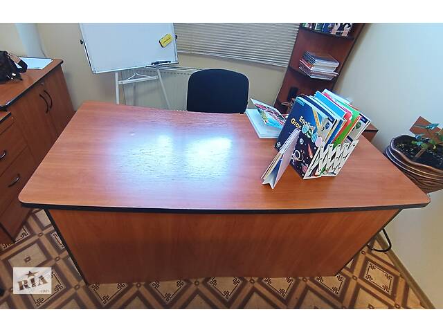 Продам стол для руководителя, офисный, в отличном состоянии