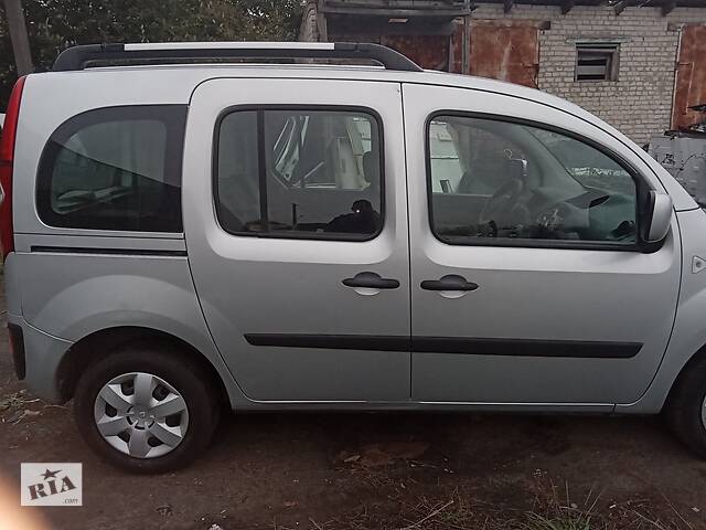 Б/у двері передні праві для Renault Kangoo 2 (2008-2017)