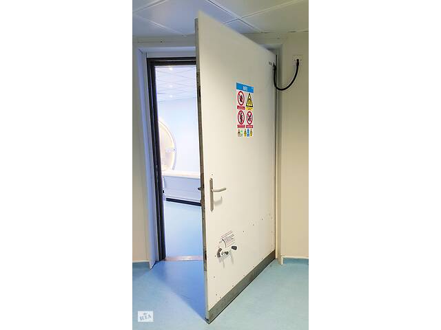 Двері в МРТ кабінет