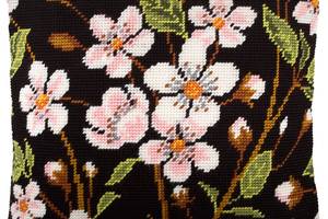 Набір для вишивання декоративної подушки Чарівниця Вишневий цвіт 40×40 см V-252