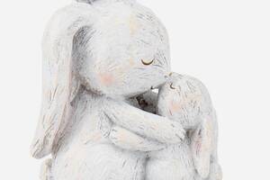 Статуэтка декоративная Нежный поцелуй мамы Кролика 13,5х10 см 16013-044 полистоун Купи уже сегодня!
