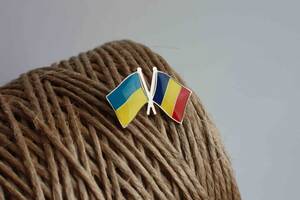 Значок Dobroznak прапори Україна / Румунія (6142)