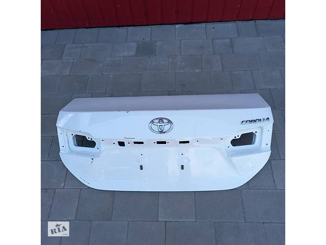 Кляпа ляда кришка багажника для Toyota Corolla E16 E17 Тойота Королла 2012-2018