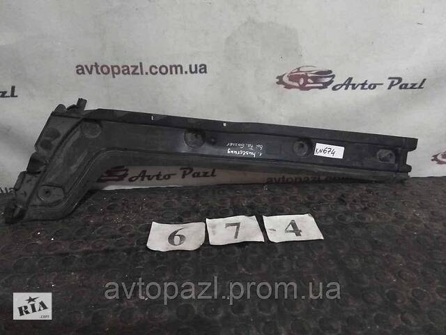 KN0674 bs7117a881a кронштейн R накладки кришки багажника Ford Mondeo IV 26-03-04