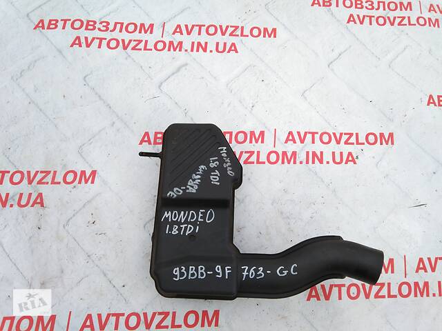 Корпус воздушного фильтра для Audi B4 2. 3i 048133837A