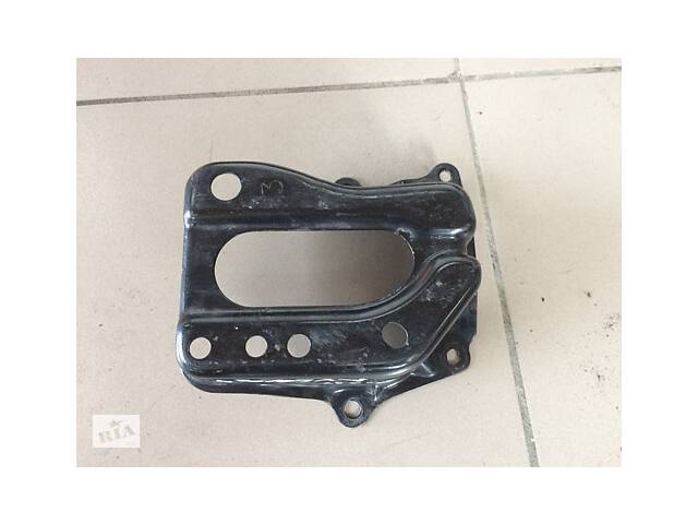 Кронштейн акумулятора Toyota Avensis T25 2003-2008 7441105020