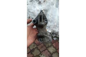 Кронштейн двигуна 2.5DCI rn RENAULT MASTER II 98-10 8200140428