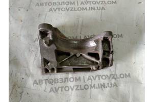 Кронштейн двигуна Audi A6 C4 4A0199354