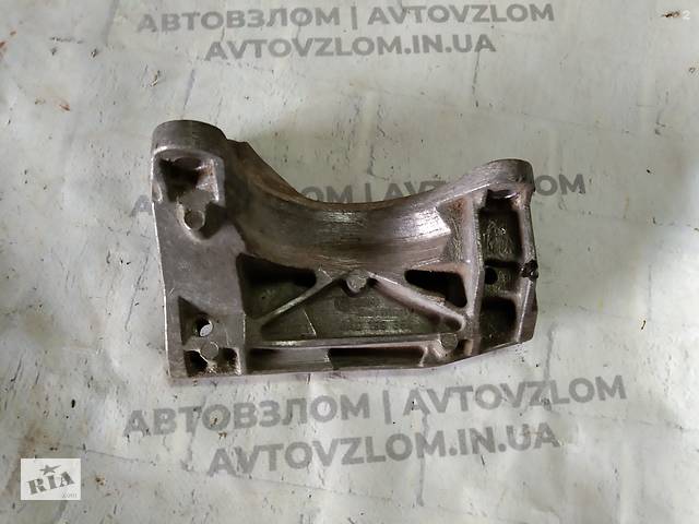 Кронштейн двигуна Audi A6 C4 4A0199354