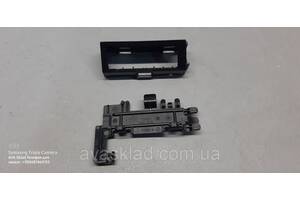 Кронштейн фонаря подсветки салона BMW 1 F40 / 2 F46 GT / X1 F48 / X2 F39 52107371125 оригинал