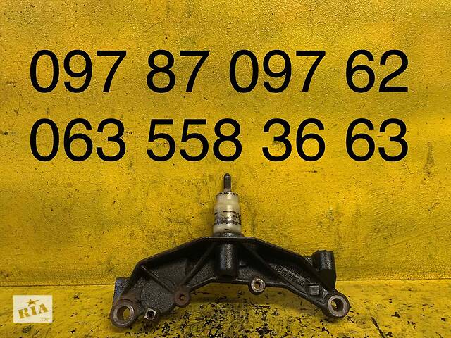 Кронштейн коробки КПП Renault Trafic Opel Vivaro 2.0 8200404278A