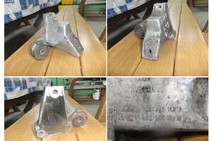 Кронштейн КПП правий 443 399 113 J 443 399 114 M для Audi 100 1988-1990 року