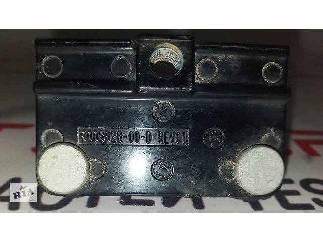 5 Кронштейн крепления рейлингов REV01 Tesla model S 6008628-00-D