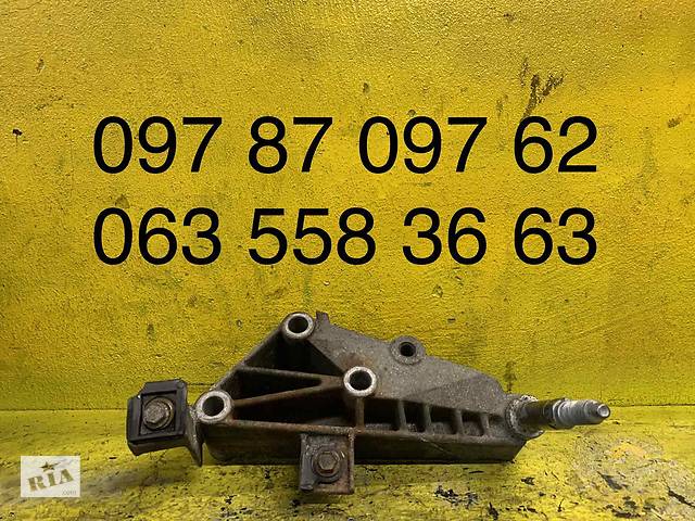 Кронштейн кріплення КПП Renault Kangoo 7700415097