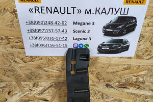 Кронштейн крепления подкрыльника левый Renault Laguna 3 2007-15г. (рено лагуна ІІІ)