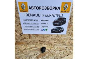 Кронштейн опори капота Renault Megane 3 09-15р. (Рено Меган ІІІ)