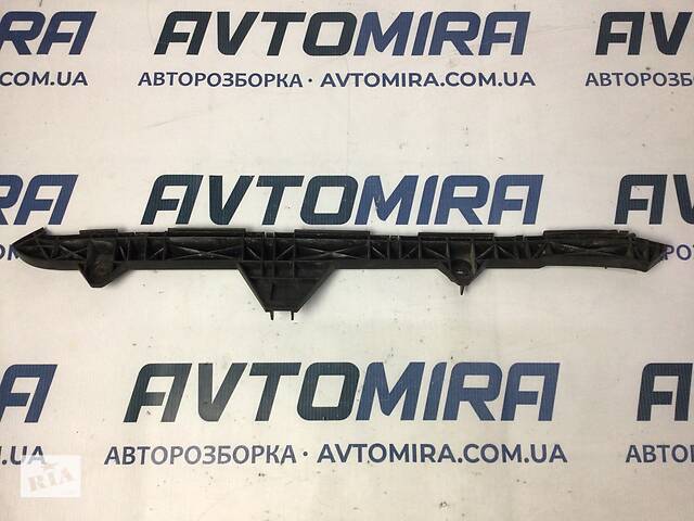 Кронштейн заднего бампера правый Wagon Toyota Avensis T25 2003-2008 5257505050