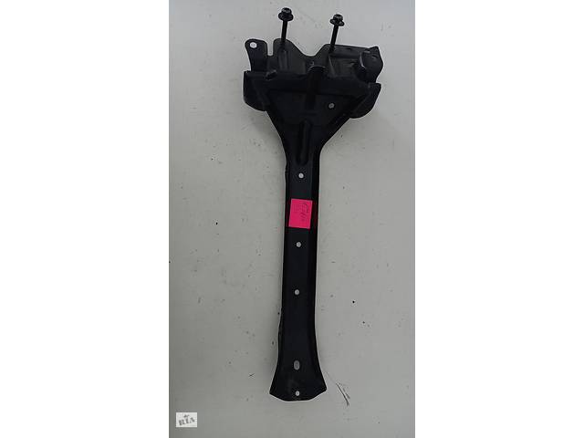 Кронштейн замка капота Volkswagen Touareg 2002-2010 гг 7L0805799