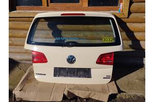 Крышка багажника в сборе как на фото VW Touran 2010-2015 (Под прибор Цвет Слоновая кость Номер цвета неизвестен) 300124