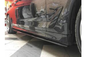 Леза под пороги BMW G30 тюнинг обвес стиль M Performance (ABS плстик, черный глянц)