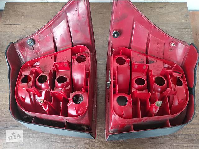 Ліхтар фонарь стоп задній правий R Фольксваген Гольф 4 хетчбек ...