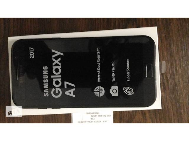 Смартфон Samsung Galaxy A7 (2017)