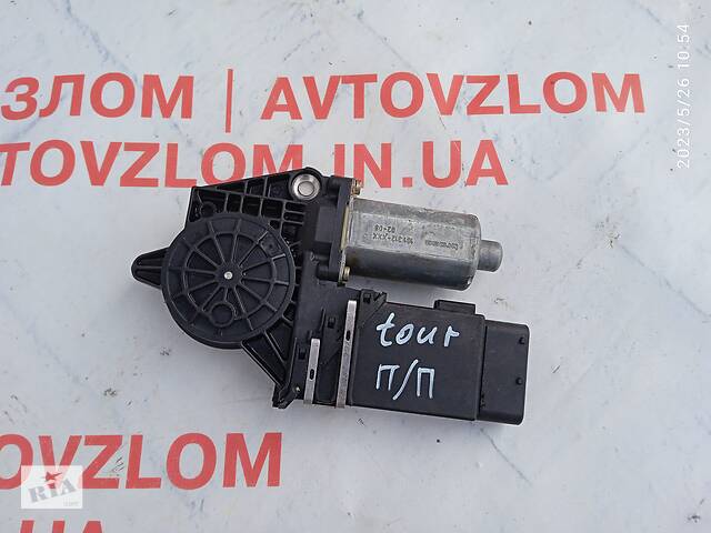 Моторчик склопідйомника передній правий для Skoda Octavia 1996-2010 104413-302