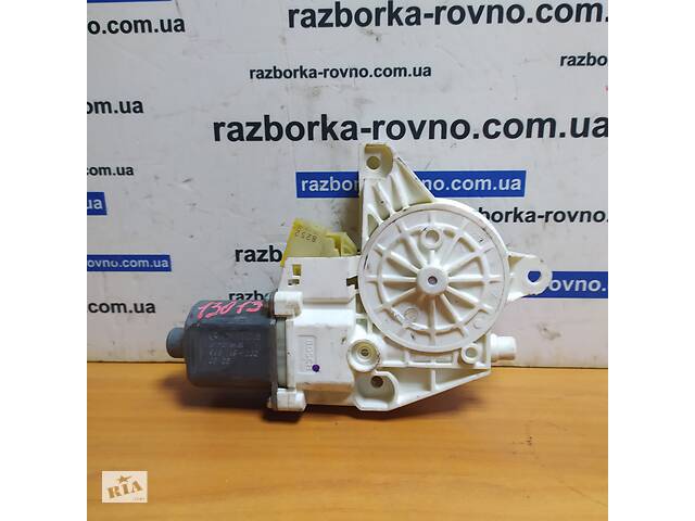 Моторчик стеклоподъемника задний правый Mercedes ML W164 2005-2011 5pin A2518200208 996149-200