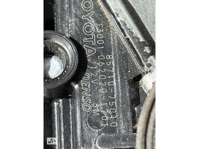 Моторчик стеклоподьемника передней правой двери для Toyota Land Cruiser Prado 150 2007-2015 8571075010