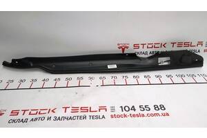Накладка двери крышки багажника правая (под датчик прижатия) Tesla model S, model S REST 6007570-00-C