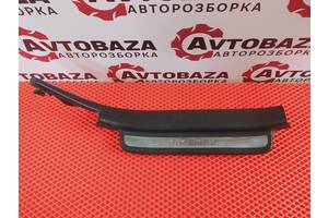 накладка порога задня права для Toyota Avensis хетчбек 2003-2008