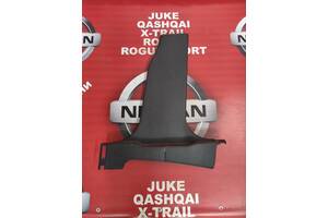 Накладка центральної стійки нижня права Nissan Qashqai+2 2010 J10, 76915JD000