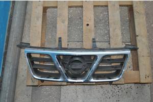 Nissan X-Trail t30 62310 8h700 решітка радіатора