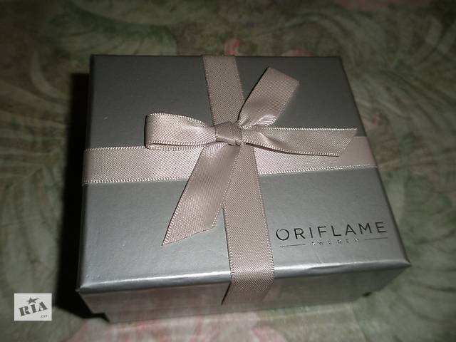Нова,гарна,стильна коробочка з бантиком для романтичного подарунка ювелірних прикрас.