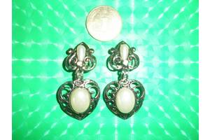Нові,красиві кліпси:перли в металі,кольором під стару бронзу.